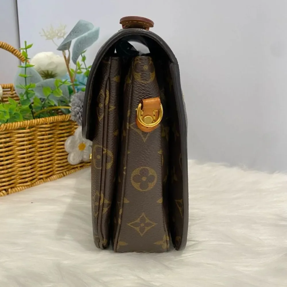 Louis Vuitton Women Pre-Loved Bag Very Good Condition - Picture 5 of 8